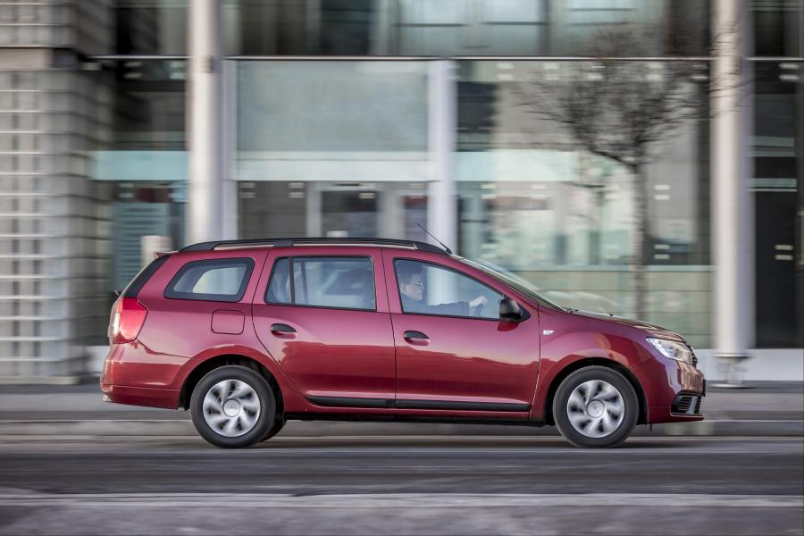  Dacia Logan MCV 2017 года  (UK) (фото 23 из 30)